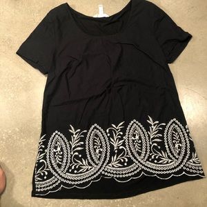 🍄 Soma Black embroidered front tee